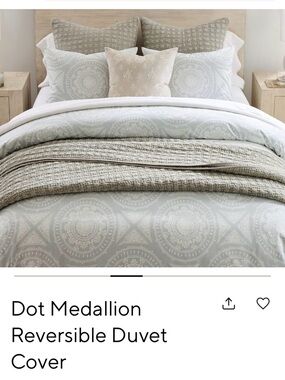 Pottery Barn’s Dot Medallion Reversible Duvet Cover Queen NWT